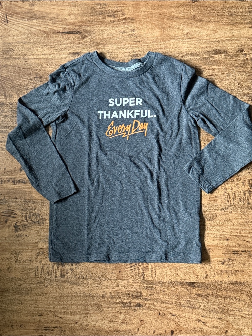 Kids Long Sleeve 'Super Thankful Every Day' Graphic Tee - Gray size 8 medium